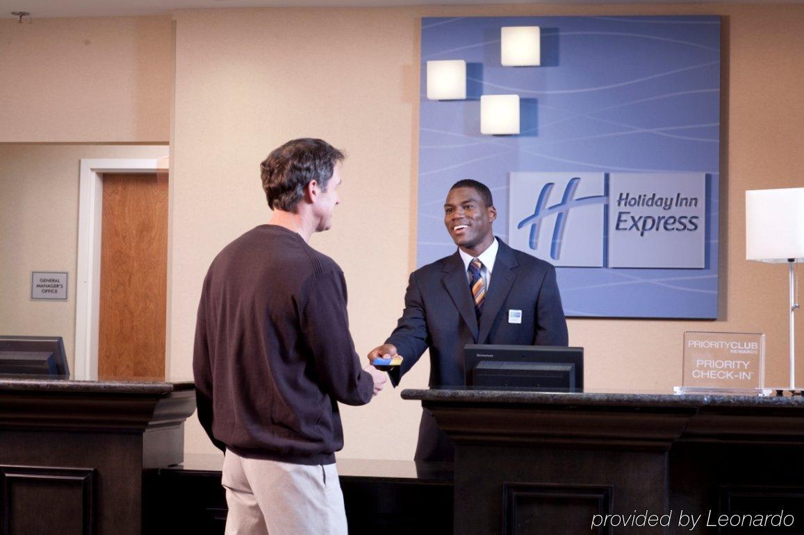 Holiday Inn Express & Suites - Huntsville Airport By Ihg Madison Dalaman gambar